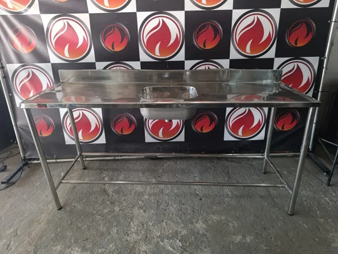 Pia industrial 1 cuba 1,80x60x87 central toda no aço inox usada em ótimo estado <br>