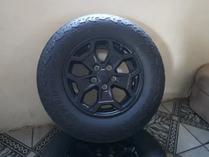 Jogo de roda Jeep Wrangler/Gladiator + Pneus Bridgestone Dueler A/T