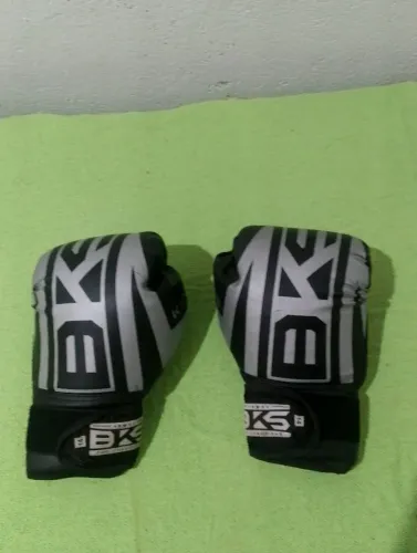 Luvas muay thai 14 oz, apenas usada 4 vezes