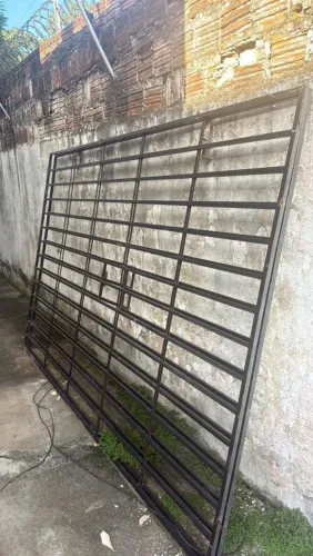 Vende-se uma grade de segurança pra comércio 