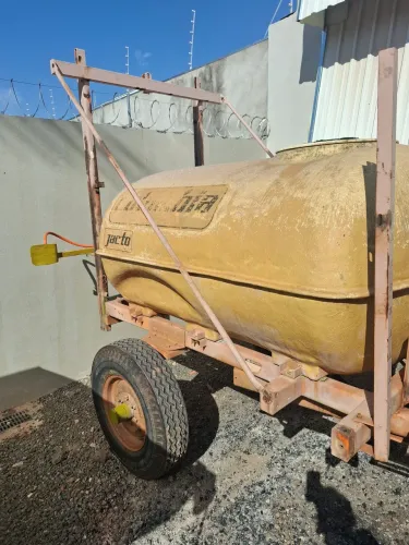 Pulverizador 2000 lt jacto 