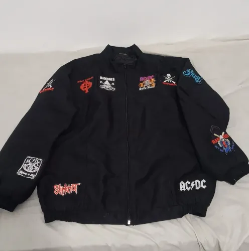 Blusa personalizada com patch bandas de rock - ac/dc - Iron maiden...