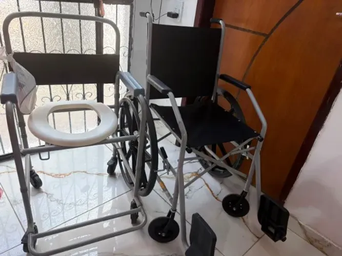 Cadeira de Rodas + Cadeira de banho - Em otimo estado