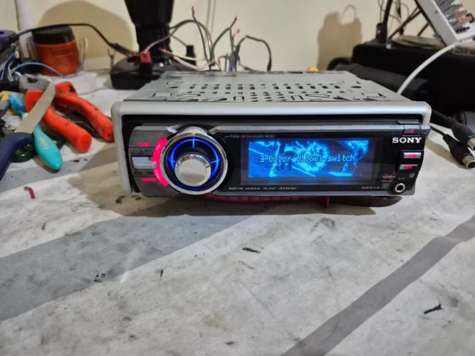 Rádio Sony cdx gt 927ux. Com Bluetooth e pendraiver.6 rca. 2 sub.o golfinho da Sony.