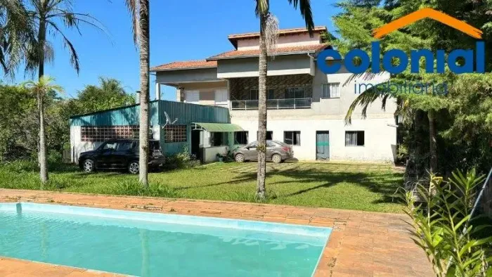 Chácara com piscina e churraqueira à Venda em Jundiaí-SP, Bairro Caxambu: 3 Quartos, 3 Suí