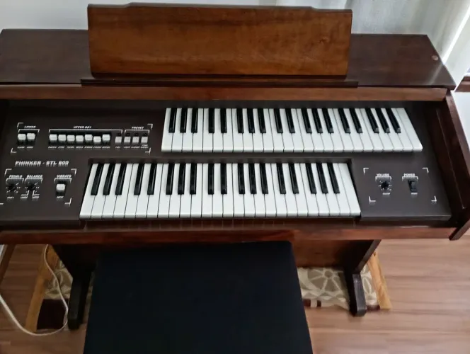 Vende-se órgão revisado em excelente estado