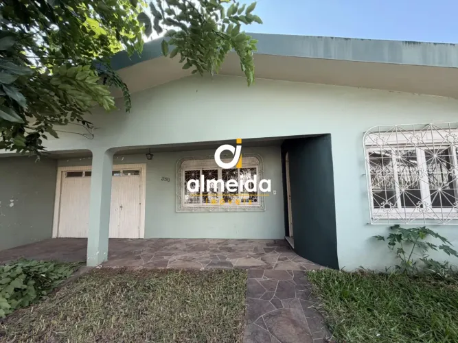 Excelente casa com piscina no bairro Duque de Caxias.