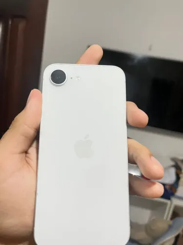 iPhone 16e