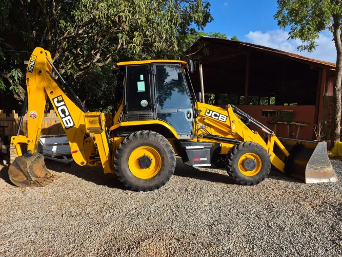 Retroescavadeira jcb ano 2025 único dono