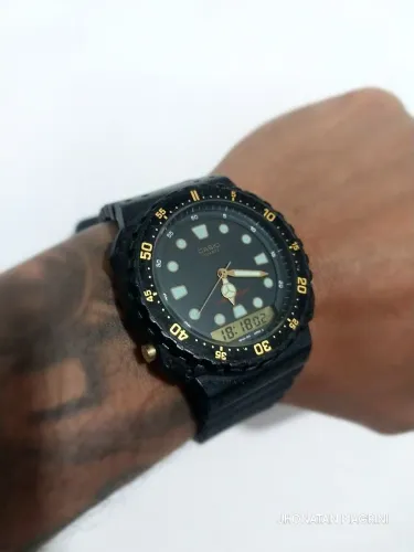 Casio Diver AQ-100w déc. 80<br><br>Relio Quartz.<br>Década de 80.<br>Relógio raro.<br>Excelente estado.