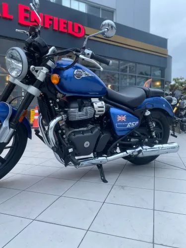 SUPER METEOR 650c ASTRAL BLUE Ano: 2025  - 6350kms | Vendedor Mick Goulart 