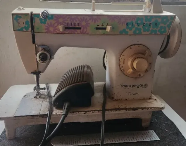 Máquina de costura singer