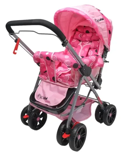 Carrinho de bebê vira berço menina