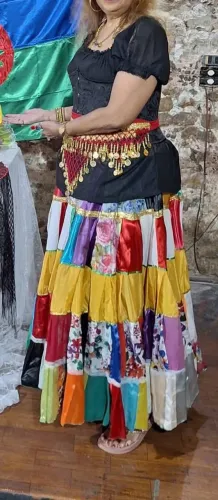 Saia cigana patchwork 15M de roda (t. único),corselet(M),cinto de moedas blusa preta(M)