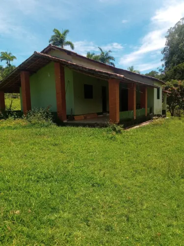 Sítio de aproximadamente 03 alqueires, muita água casa de 3 quartos sala cozinha e banhe