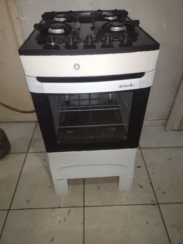 Fogão Mueller 4 bocas todo de vidro semi novo pra hj temos entrega não e elétrico 