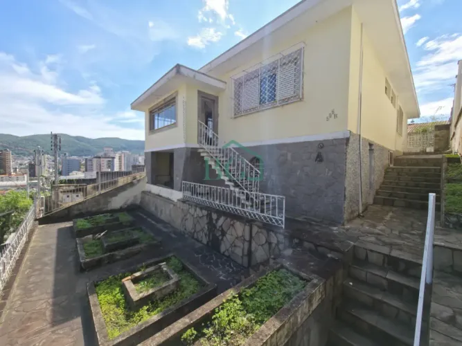 12104 - Centro - Casa à venda com 3 quartos, suíte e edícula em Poços de Caldas/MG