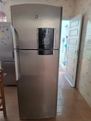 Geladeira GE Duplex Frost Free 445 litros - Aço Inox - Muito Nova