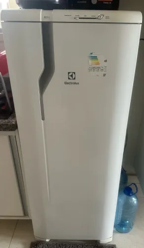 Geladeira Electrolux Cycle Defrost 240L Degelo Prático Uma Porta Branca RE31