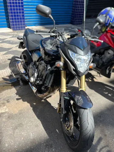 Honda Hornet 600f  ano 2011 montada 2014