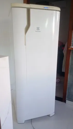 Geladeira Electrolux Frost Free semi nova 387 litros