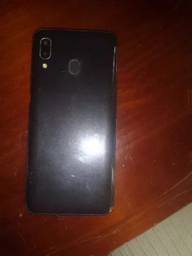 vendo Galaxy a20 com defeito quem quiser comprar não precisa reformar ele ou vender