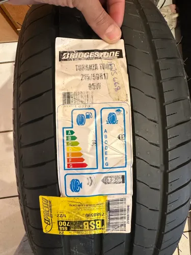 Pneu Brigdestone 215/50/17 (original Corolla) 