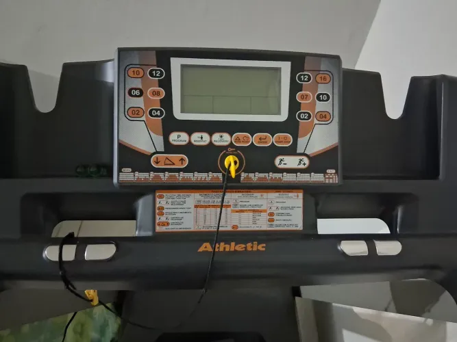 Esteira Elétrica Athletic com Elevação 