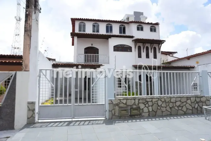 Ampla Casa Residencial para Alugar no Santa Mônica - 282m²; - por R$ 2.000