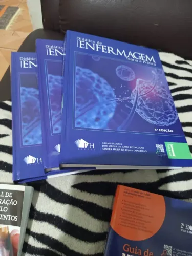 Vendo livro de enfermagem 