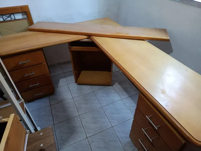 Mesa de Escritório em L de Madeira Maciça + 2 Gaveteiros