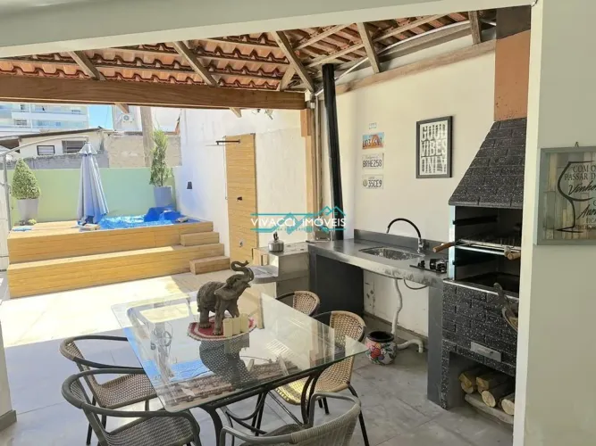 Casa à venda em Florianópolis, Balneário, com 4 quartos, com 150 m²