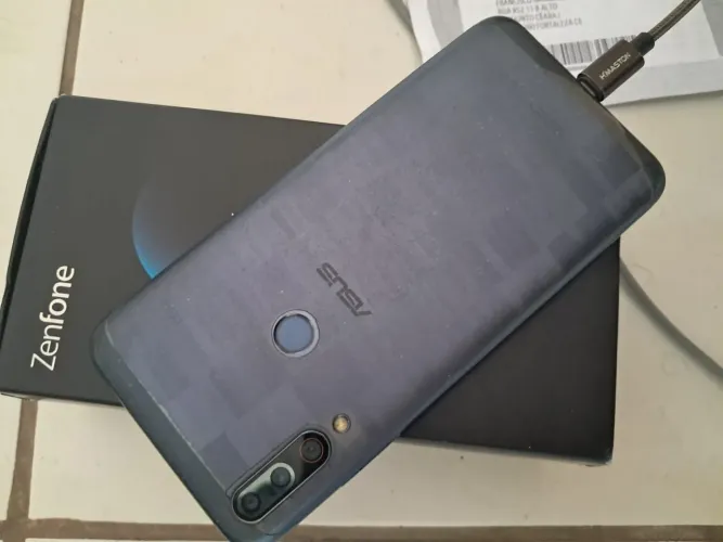 Eu tô vendendo porque ganhei outro celular meu ZAP * 