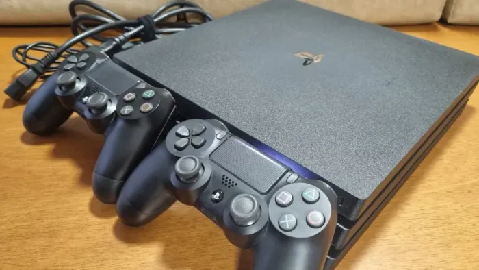 PlayStation 4 PRO 1Tb 2 Controles
