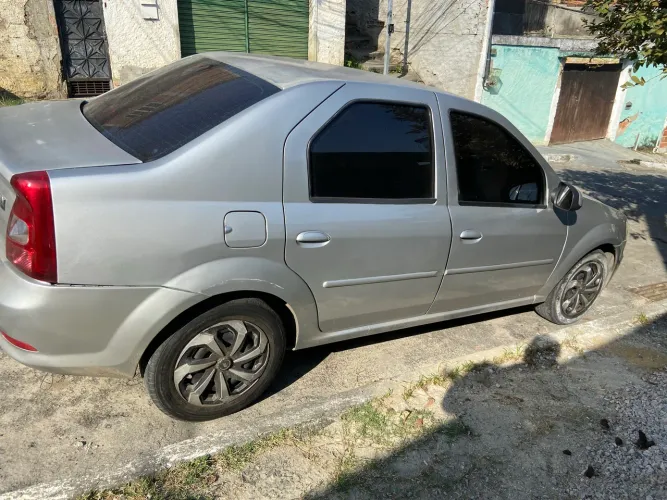 Renault Logan Expression Hi-flex 1.6 8V 4P 2011