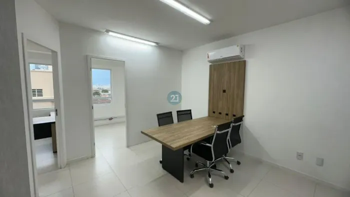 Alugo sala comercial semi mobiliada com 03 salas, 01 lavabo, 01 vaga de garagem, ar condic