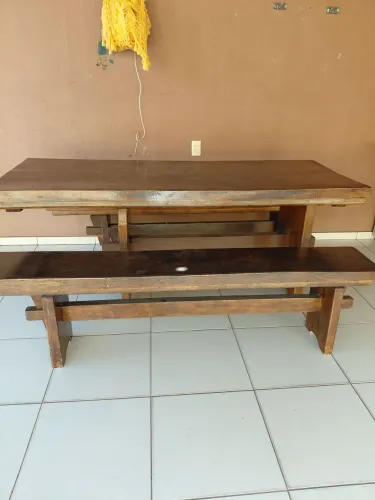 Mesa madeira com bancos