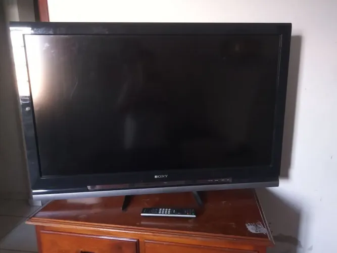 Tv Sony excelente com cômoda 