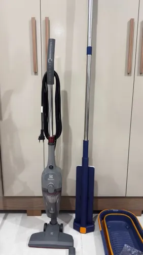 Aspirador de Pó Vertical com Fio Electrolux 1450W 2 em 1 Ultra Filtro HEPA Cinza (STK15)