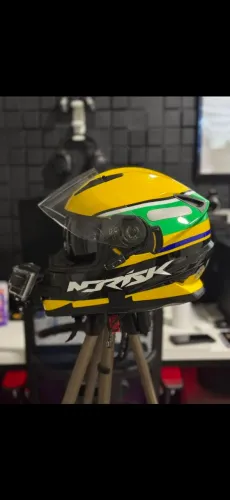 Capacete ff302 versão Ayrton Senna em estado de novo. Abri a caixa dele semana passada 