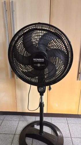Ventilador de Coluna 40cm Mondial Super Power VSP40C 6 Pás 3 Velocidades - Preto/Prata