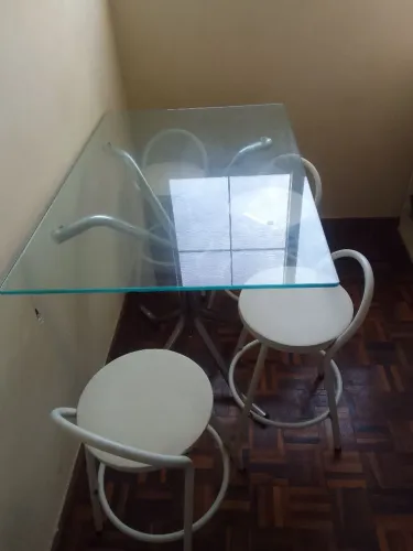 Mesinha c 4 banquetinhas