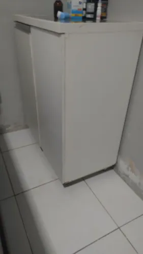 Cômodo pequeno de porta de vidro