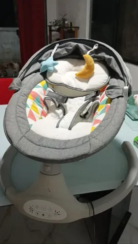 Cadeira de Balanço Elétrica Multifuncional Para Bebê Com Mosquiteiro