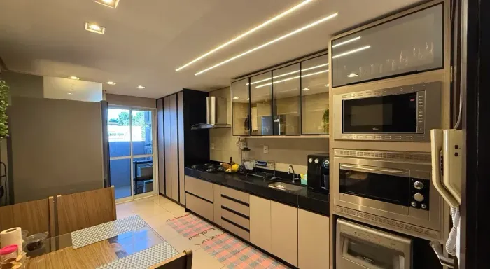 *Belíssimo Apartamento de ALTO PADRÃO com 3/4 SEMI MOBILIADO de 108 m2 pra locação na Qdr