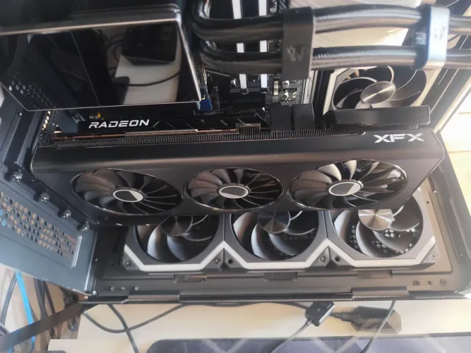 Placa de vídeo RX 7700XT cm caixa e nota