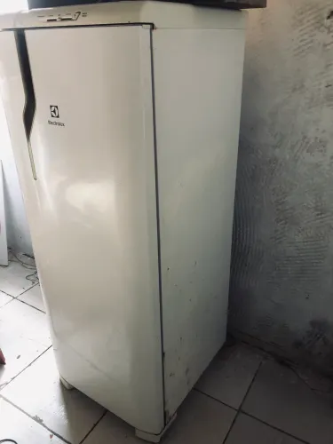 geladeira eletrolux 240 litros 