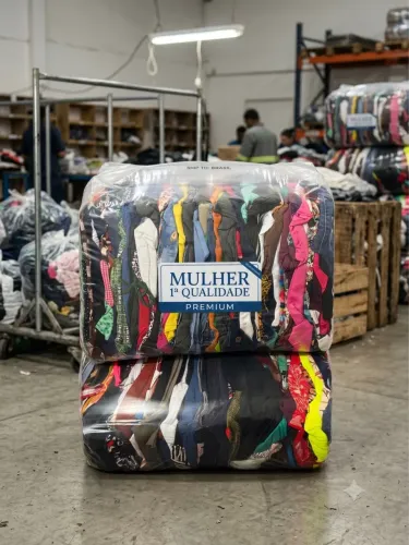 Fardo com 100 peças de roupa P/ mulher (1º qualidade)