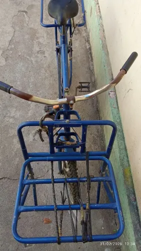 Vendo Uma Bicicleta Cargueiro 