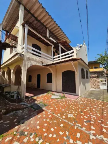 Casa de rua : / Residencial / Cabral